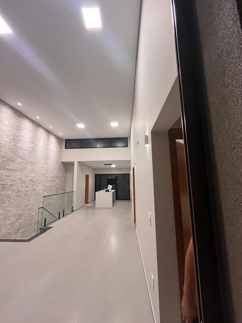 Interior residencial com textura decorativa